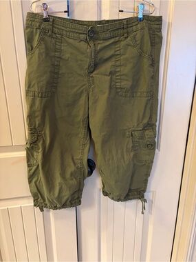 St. John's Bay Olive Cargo Capri Shorts